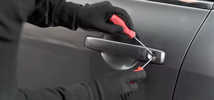 Locked Out of Car Help Pinellas Park